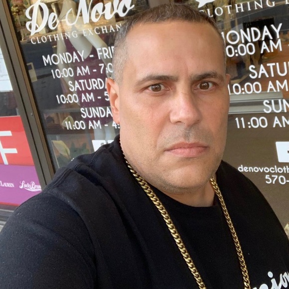 Meet your Posher, Elvis - Picture 1 of 1